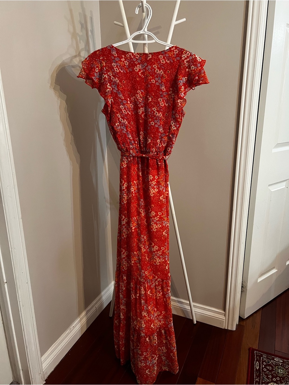 Luxology Red V-Neck Floral Top with Button Detail - Picture 10 of 11